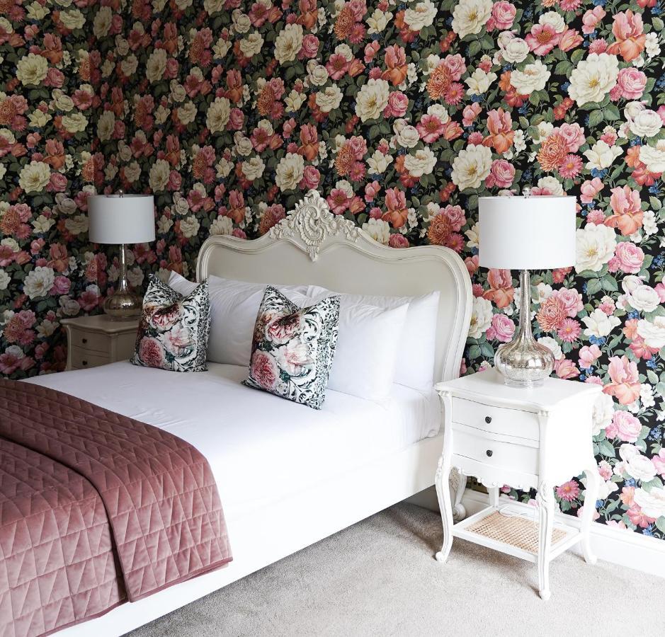 40 Winks Hospitality Hotel Durham Room photo